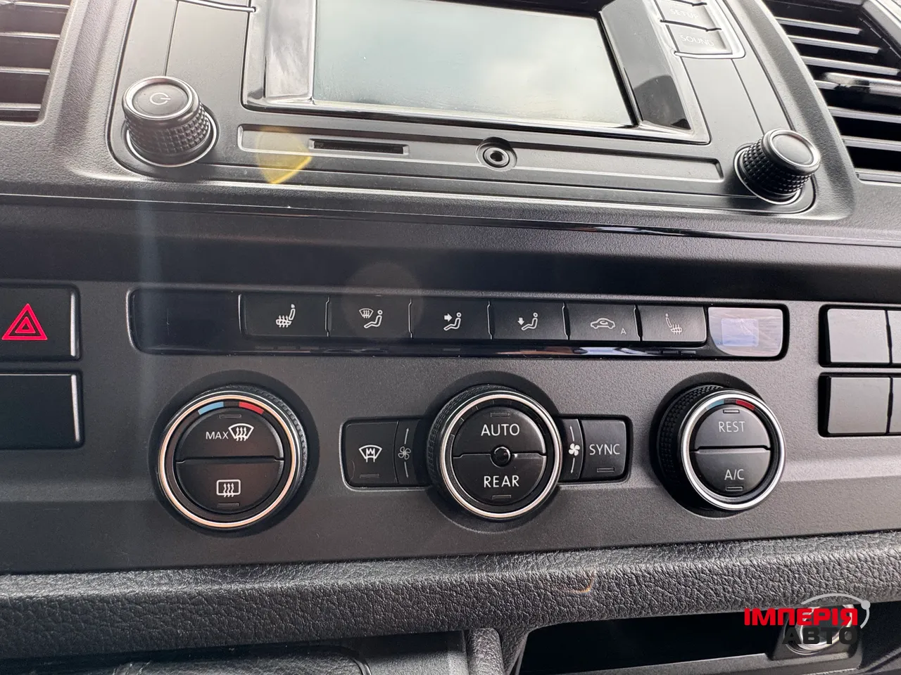 Volkswagen Caravelle - фото 15