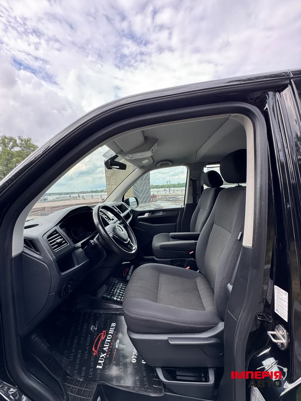 Volkswagen Caravelle - фото 24