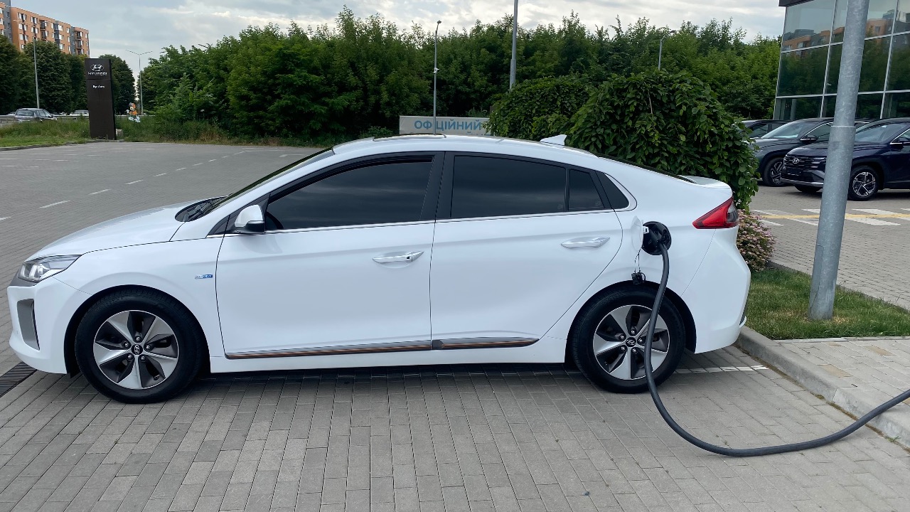 Hyundai IONIQ - фото 8