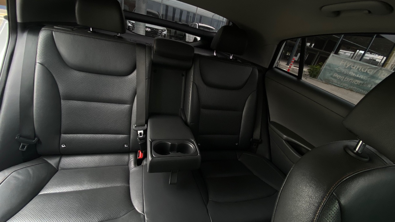 Hyundai IONIQ - фото 9