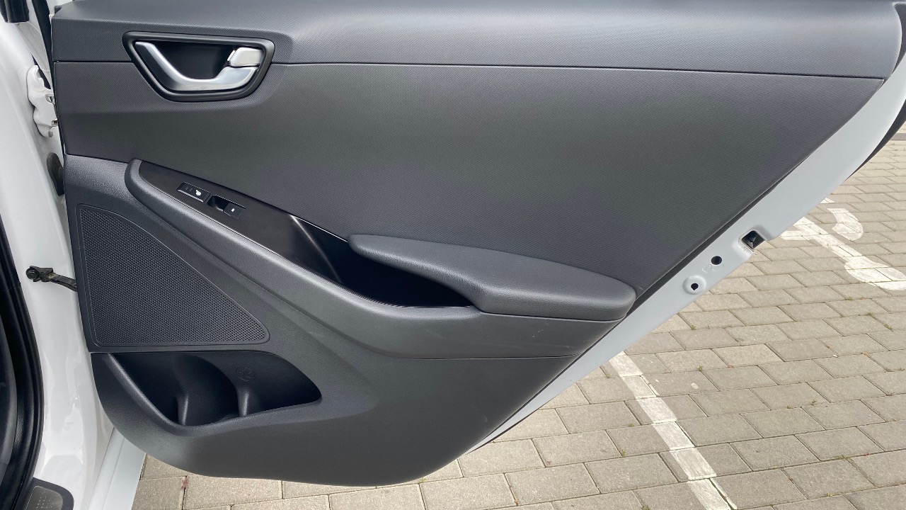 Hyundai IONIQ - фото 11