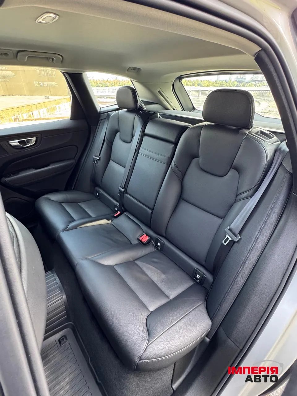 Volvo XC60 - фото 10