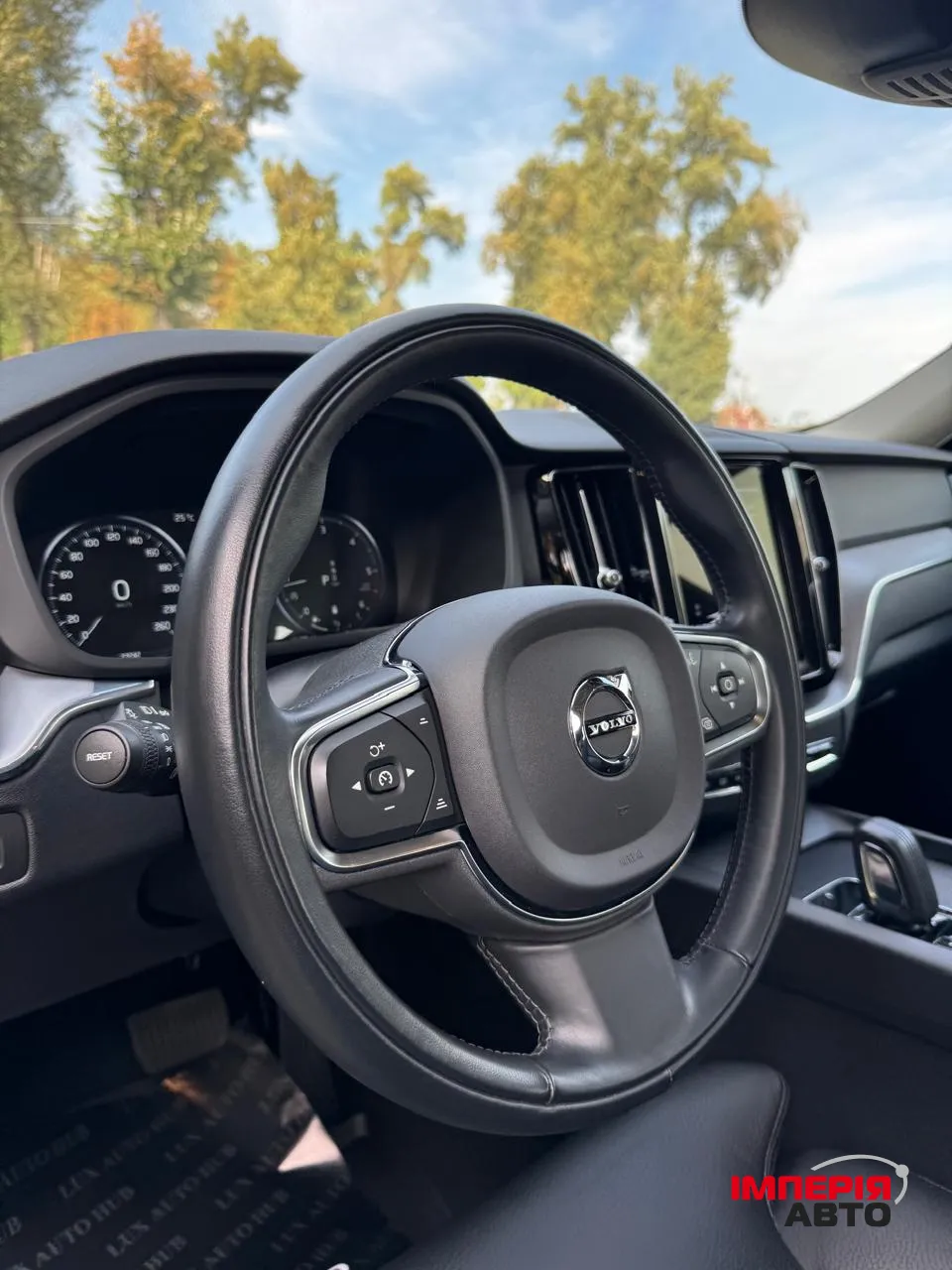 Volvo XC60 - фото 12