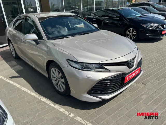Toyota Camry - фото 3