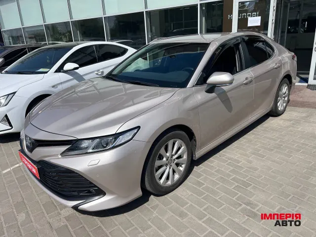 Toyota Camry - фото 2