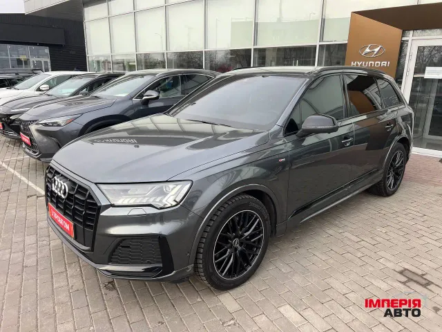 Audi Q7 - фото 1