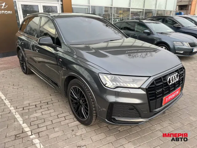 Audi Q7 - фото 5