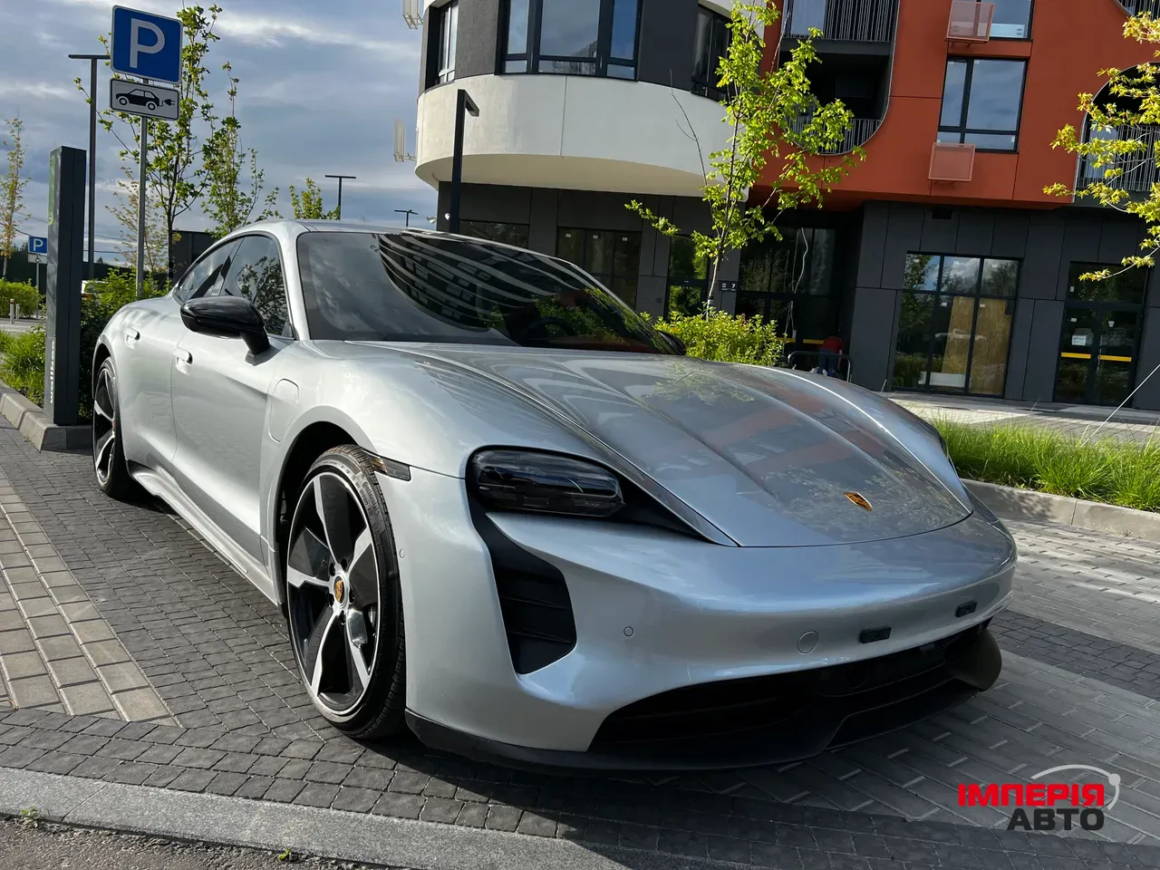 Porsche Taycan - фото 1