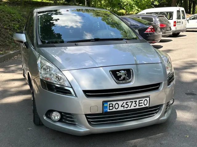 Peugeot 5008 - фото 1