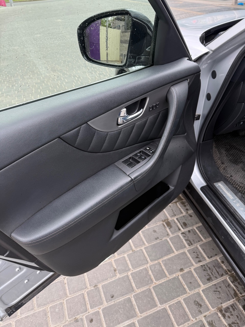 Infiniti QX70 - фото 3