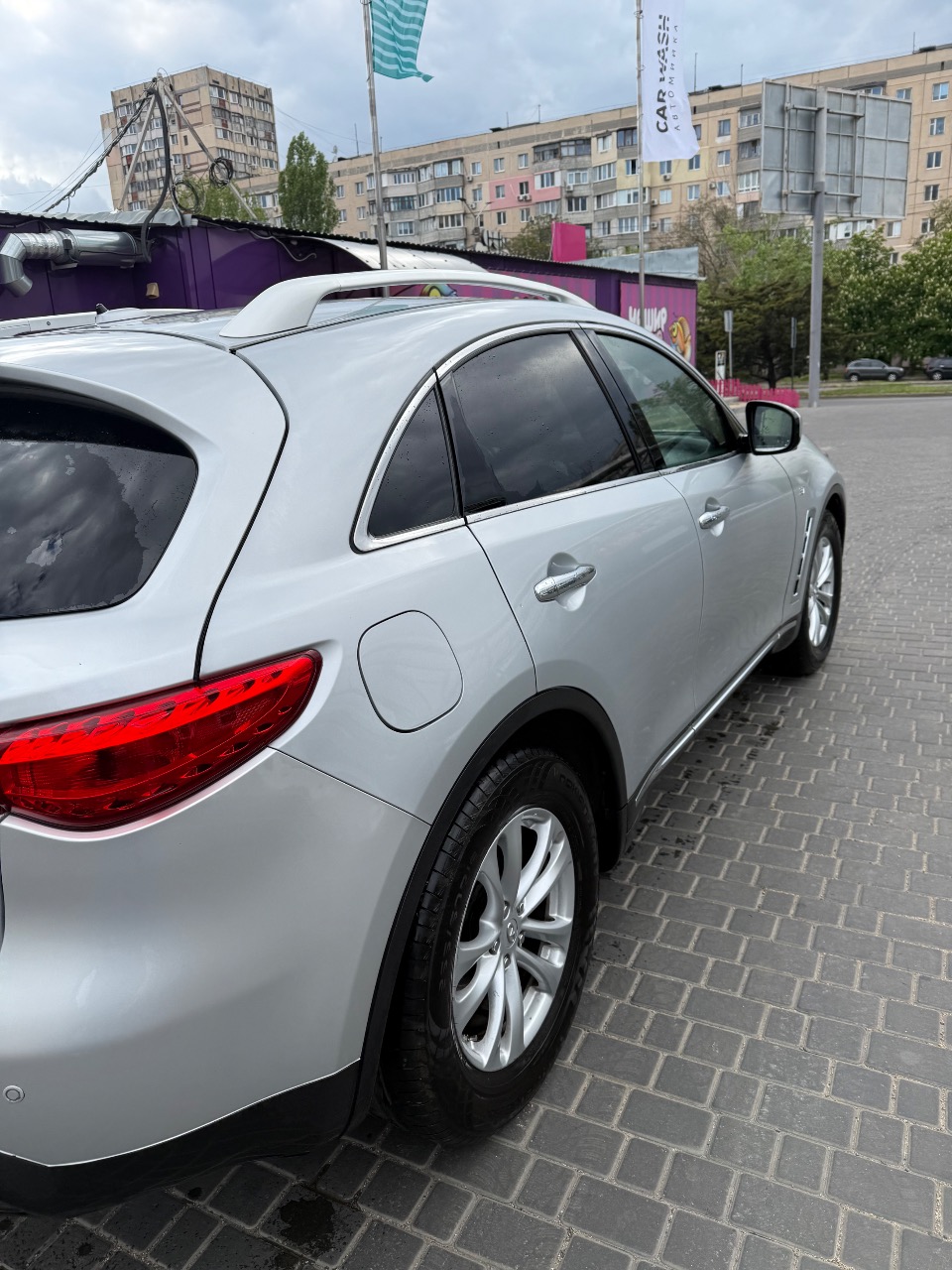 Infiniti QX70 - фото 4