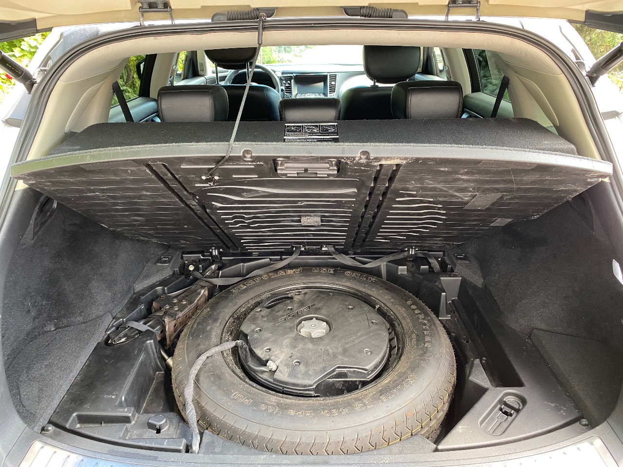 Infiniti QX70 - фото 1