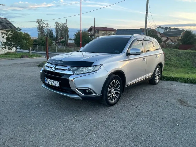 Mitsubishi Outlander - фото 1