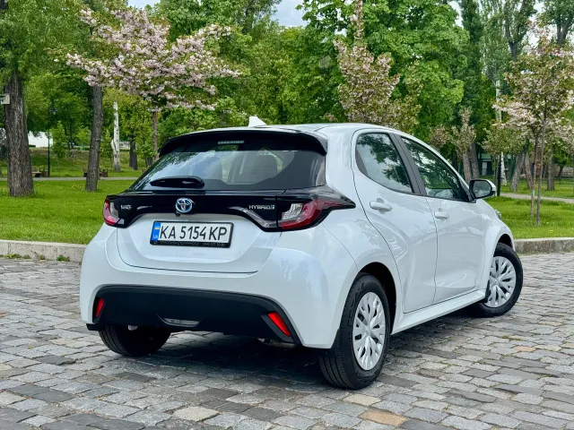 Toyota Yaris - фото 5