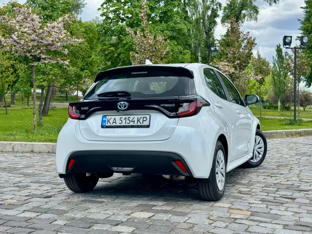 Toyota Yaris - фото 2