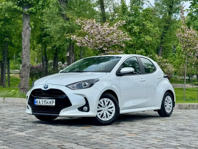 Toyota Yaris - фото 1