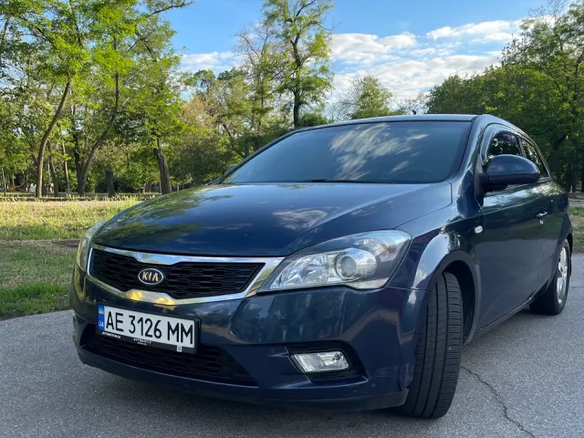 Kia Ceed - фото 1