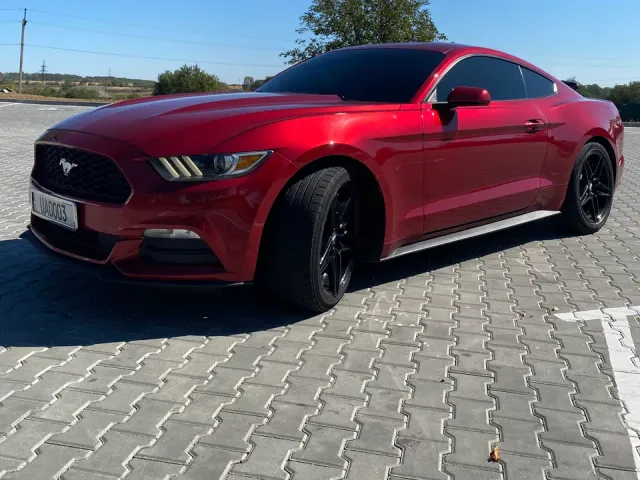 Ford Mustang - фото 1