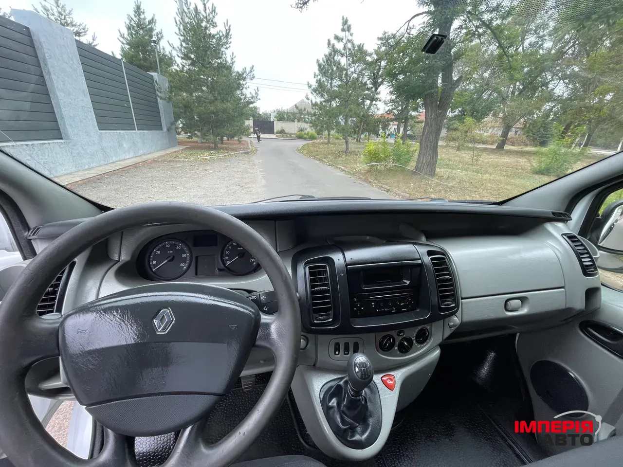 Renault Trafic - фото 12