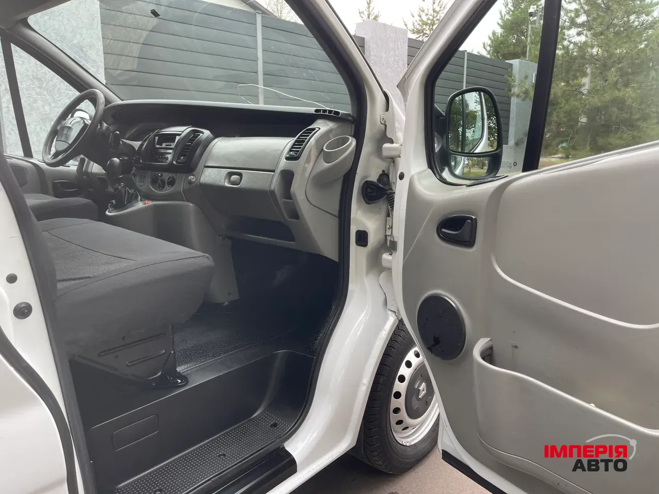 Renault Trafic - фото 11