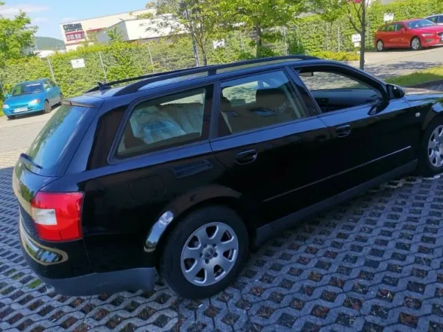 Audi A4 - фото 3
