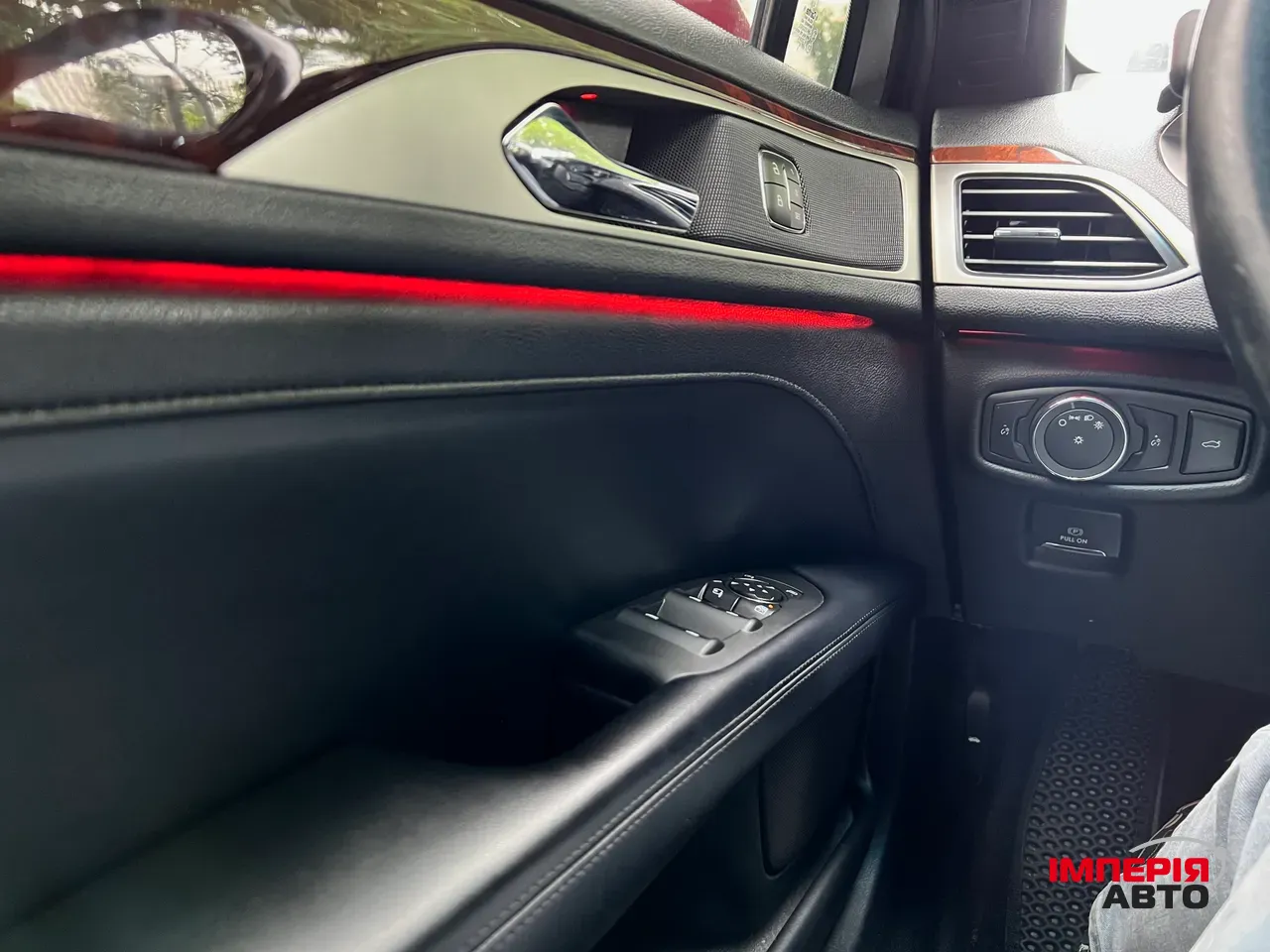 Lincoln MKZ - фото 8