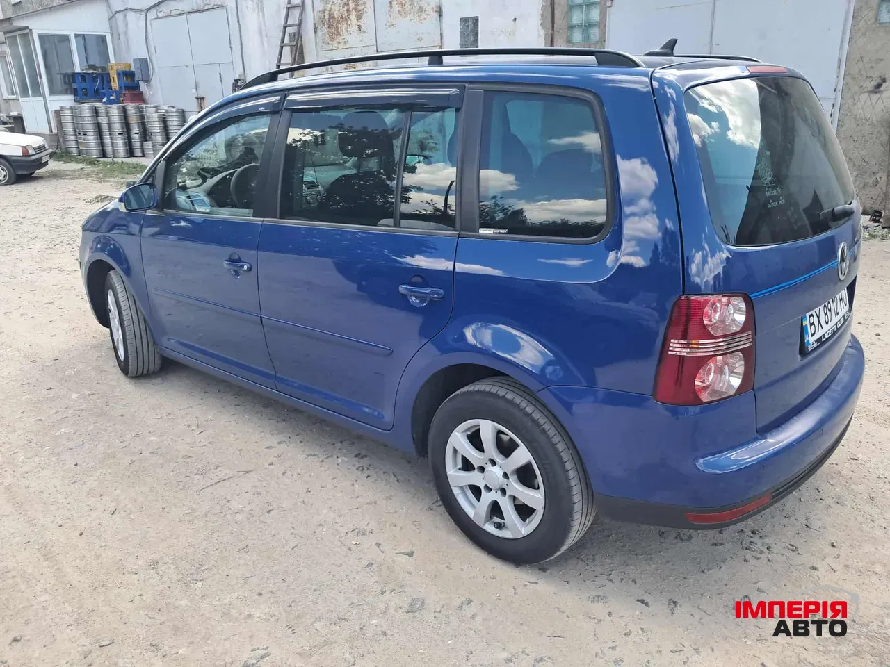 Volkswagen Touran - фото 2