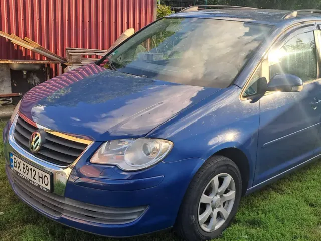 Volkswagen Touran - фото 1