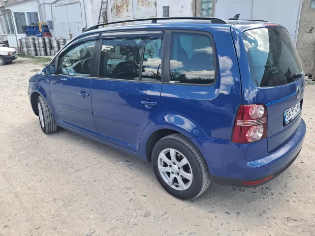Volkswagen Touran - фото 2