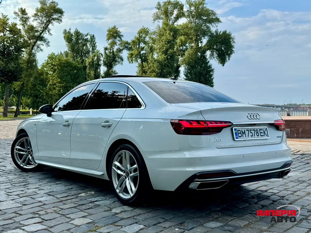 Audi A4 - фото 6