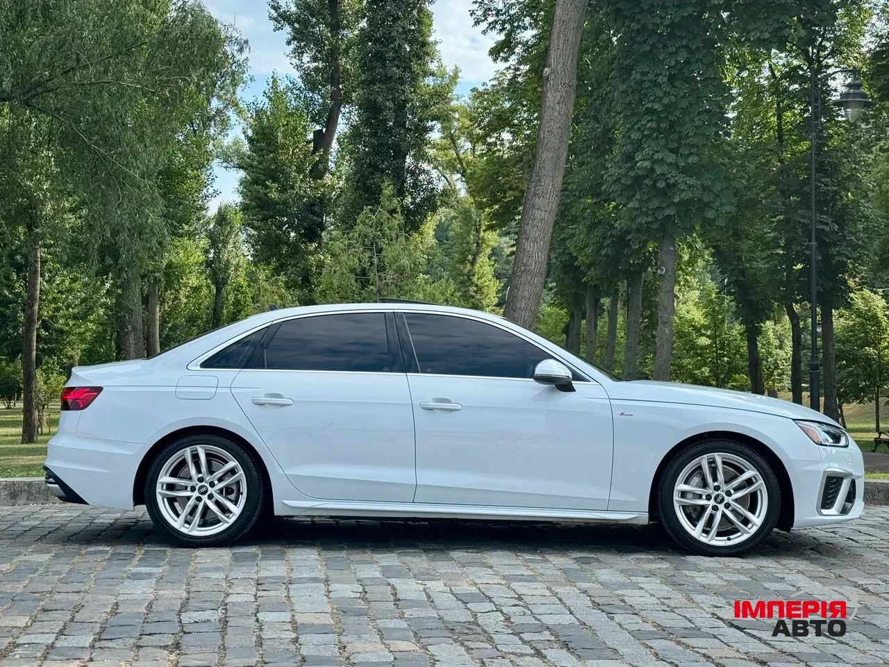 Audi A4 - фото 7