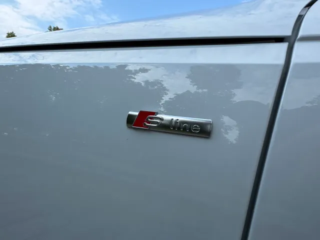 Audi A4 - фото 2
