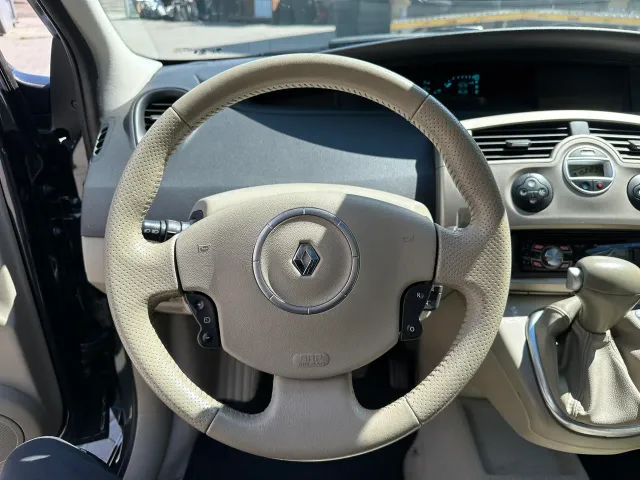 Renault Scenic - фото 4