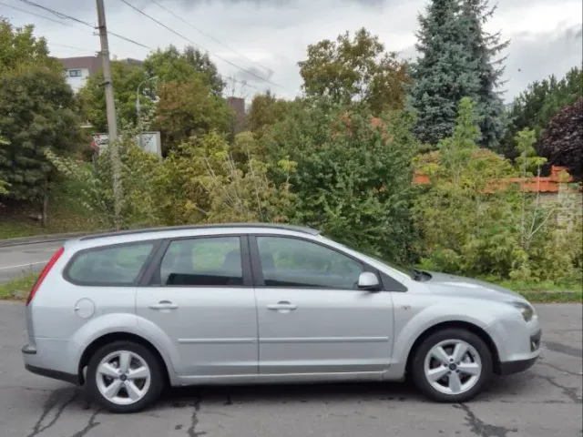 Ford Focus - фото 3
