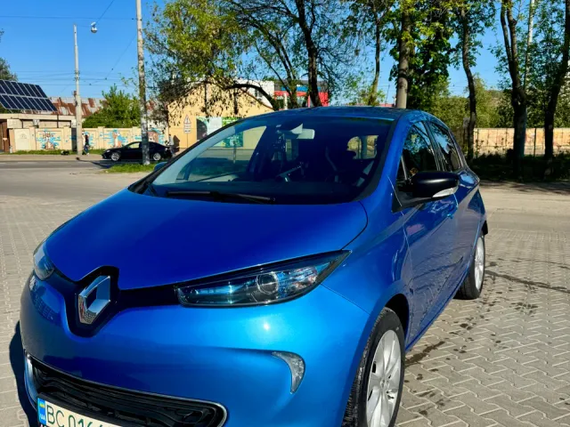 Renault ZOE - фото 1