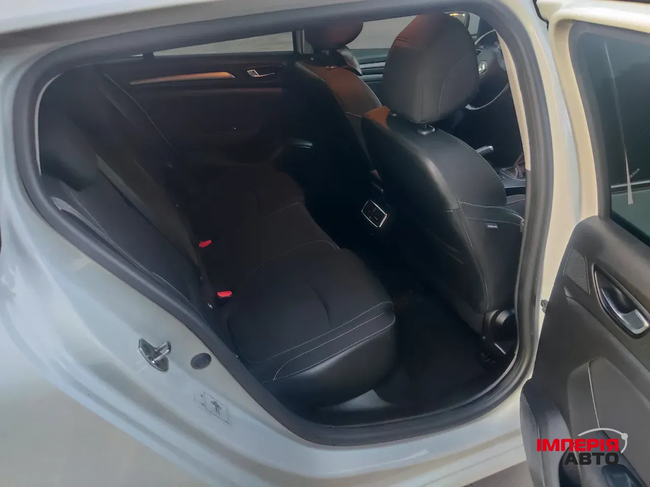 Renault Megane - фото 16