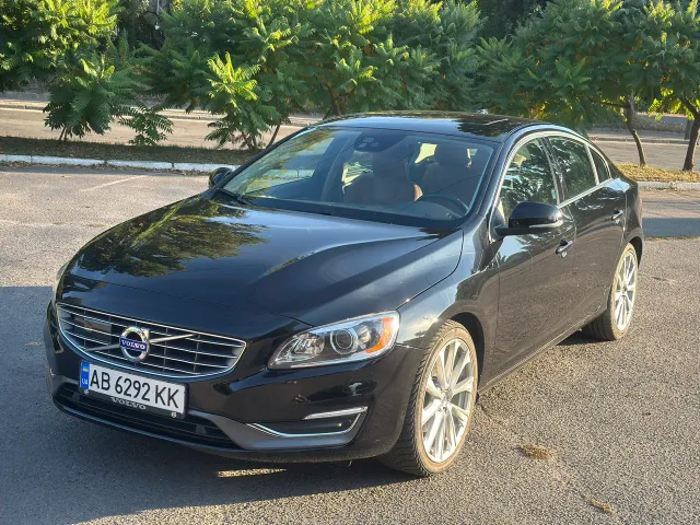Volvo S60 - фото 1