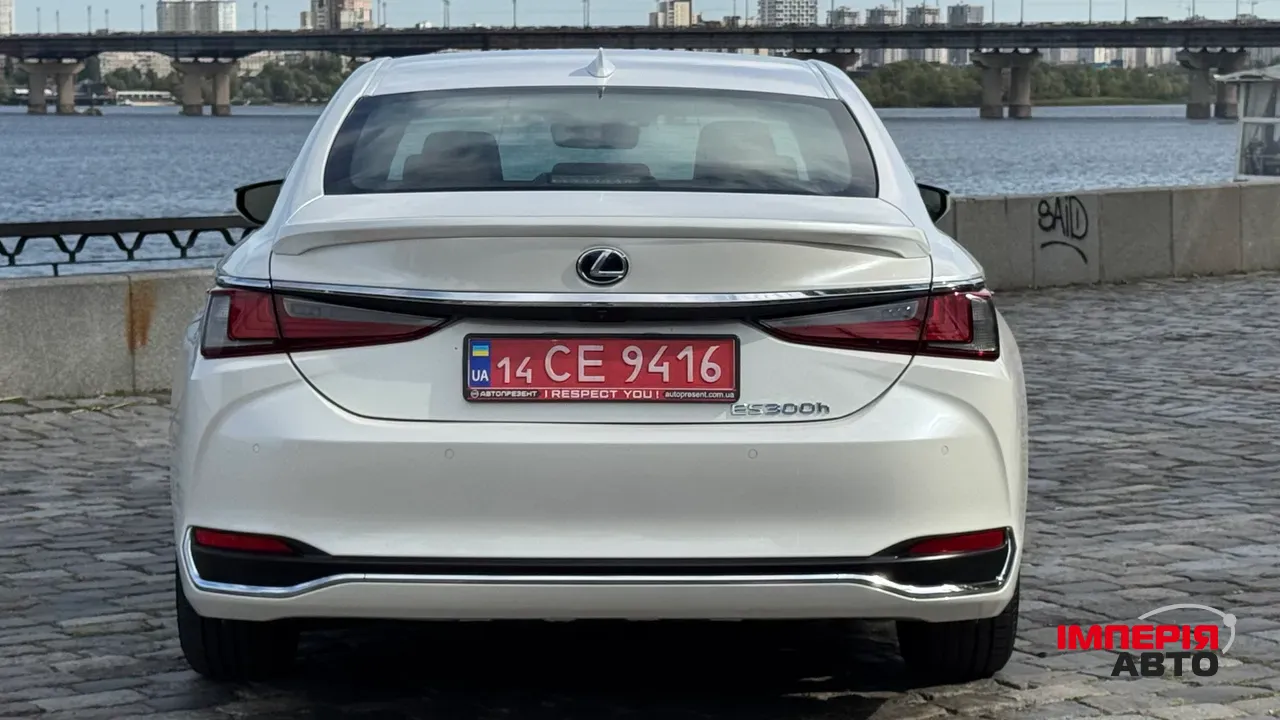 Lexus ES - фото 4