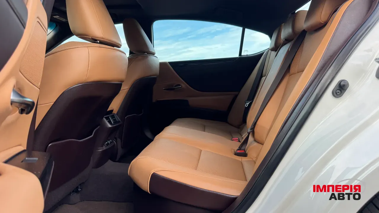 Lexus ES - фото 12
