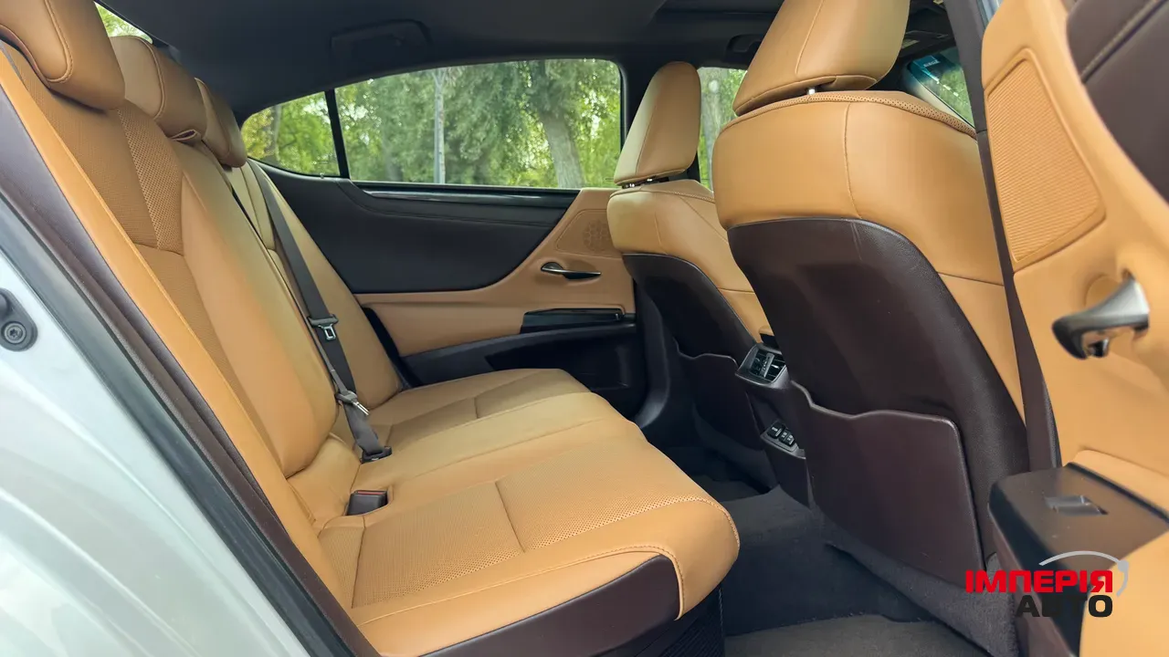 Lexus ES - фото 13