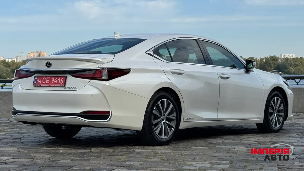 Lexus ES - фото 3
