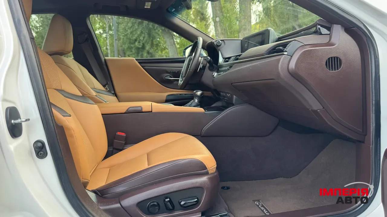 Lexus ES - фото 14