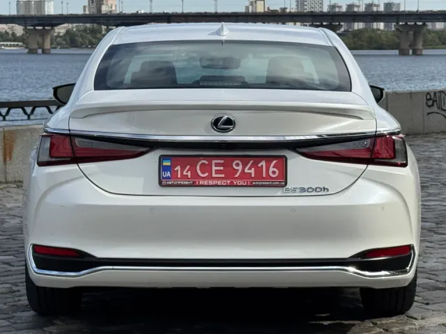 Lexus ES - фото 4