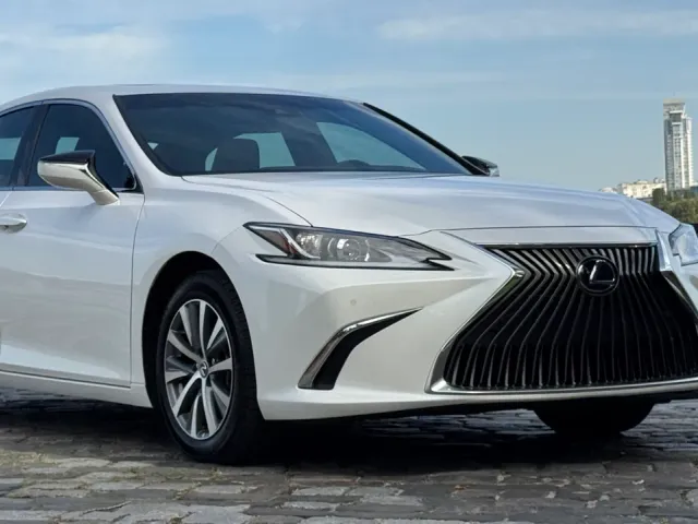 Lexus ES - фото 1