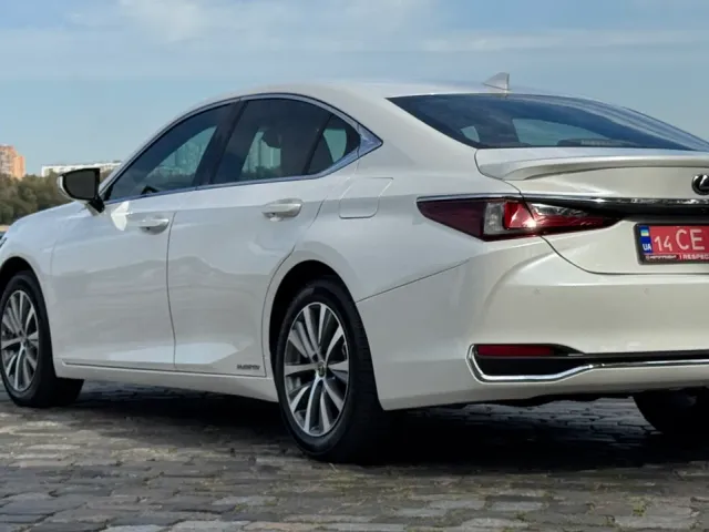Lexus ES - фото 5