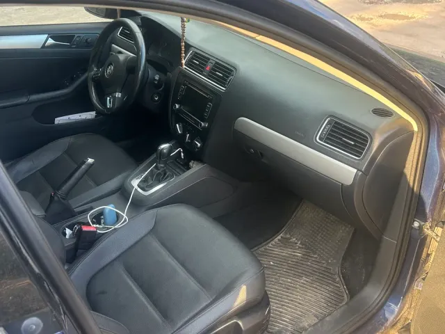 Volkswagen Jetta - фото 3