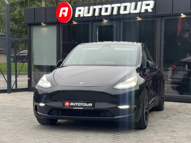 Tesla Model Y - фото 1
