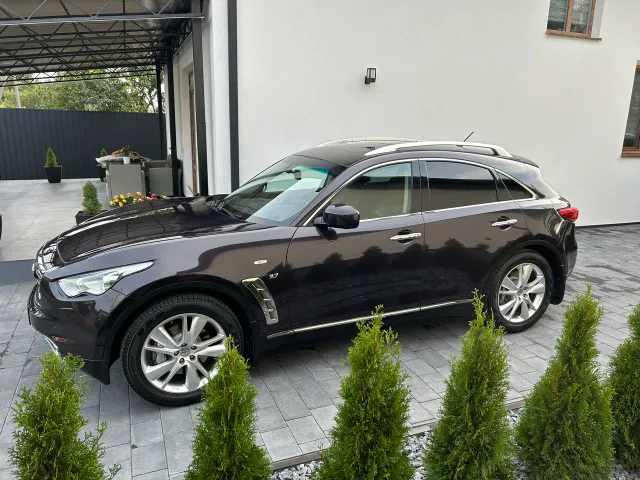 Infiniti QX70 - фото 3