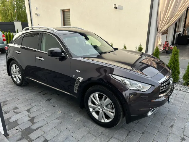 Infiniti QX70 - фото 1