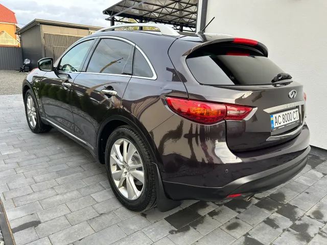 Infiniti QX70 - фото 2